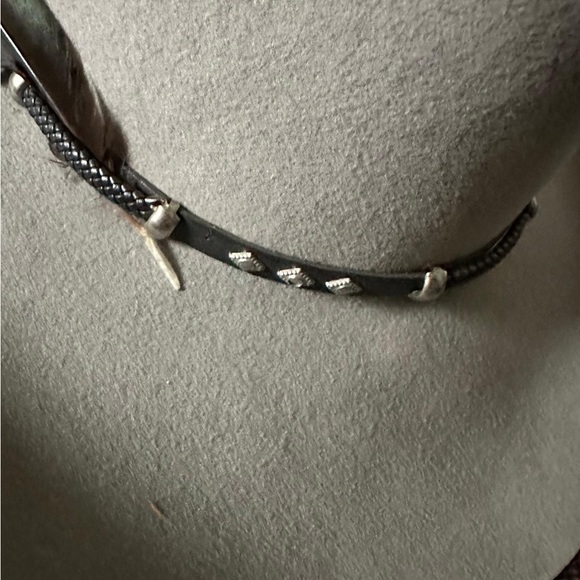 Renegade duster in light gray. 3X Fur blend. 21.5” inner circumference. EUC - Picture 6 of 8